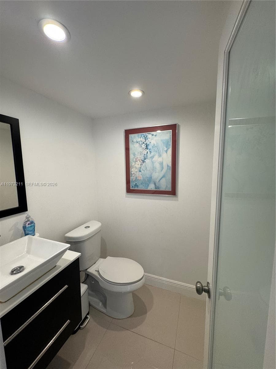 400 Leslie Dr 602 photo 11