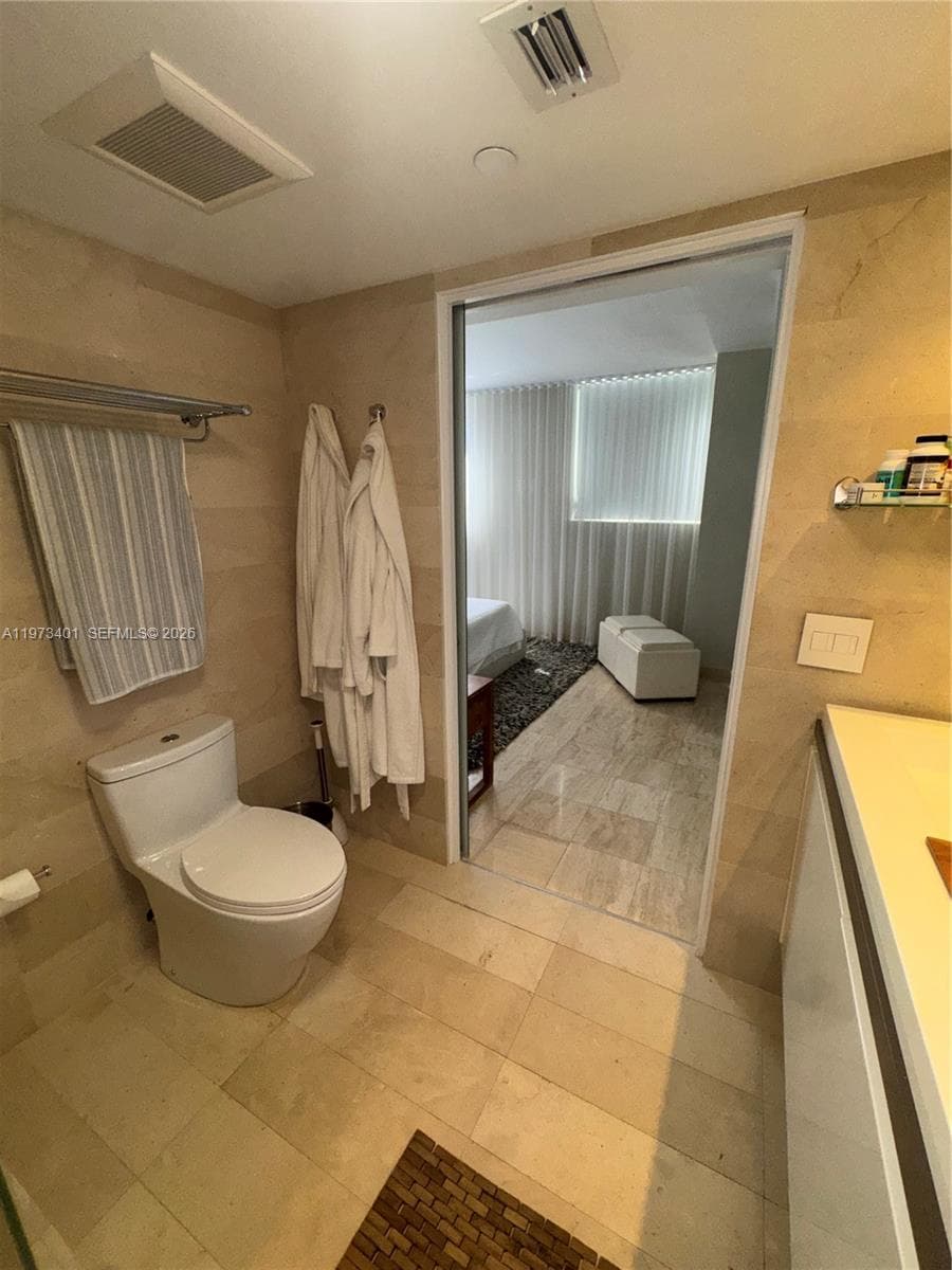2457 Collins Ave 405 photo 22