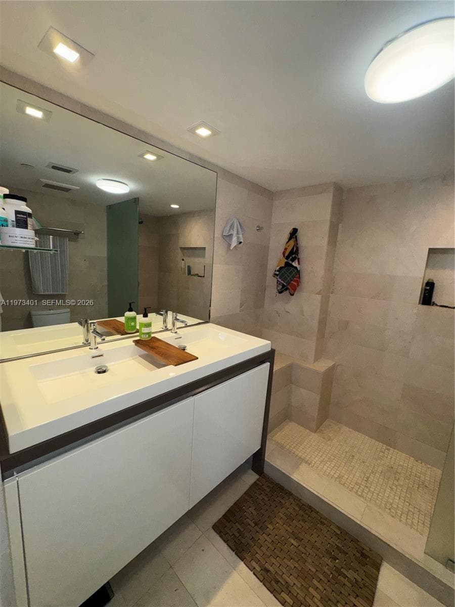 2457 Collins Ave 405 photo 20