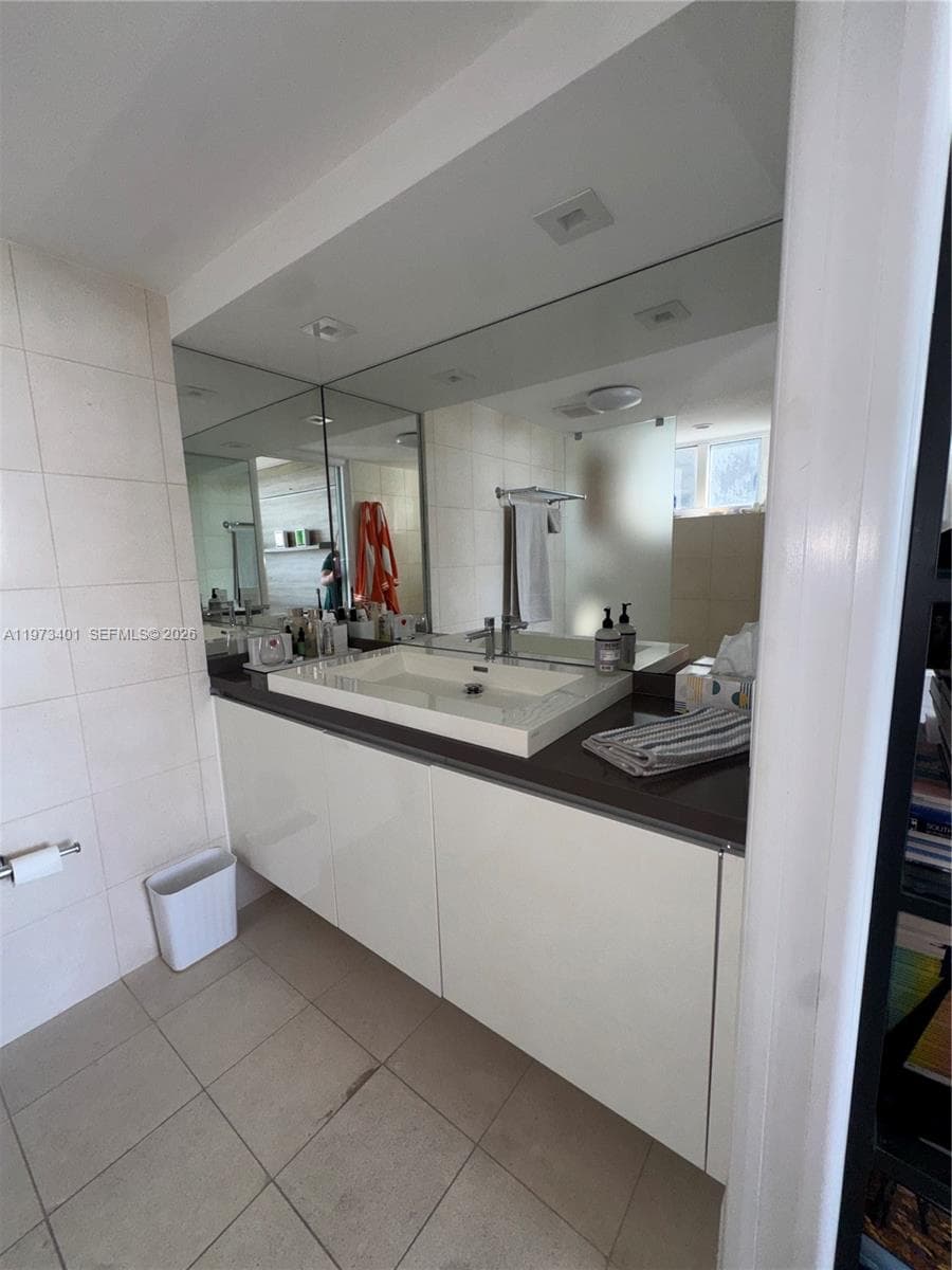 2457 Collins Ave 405 photo 10