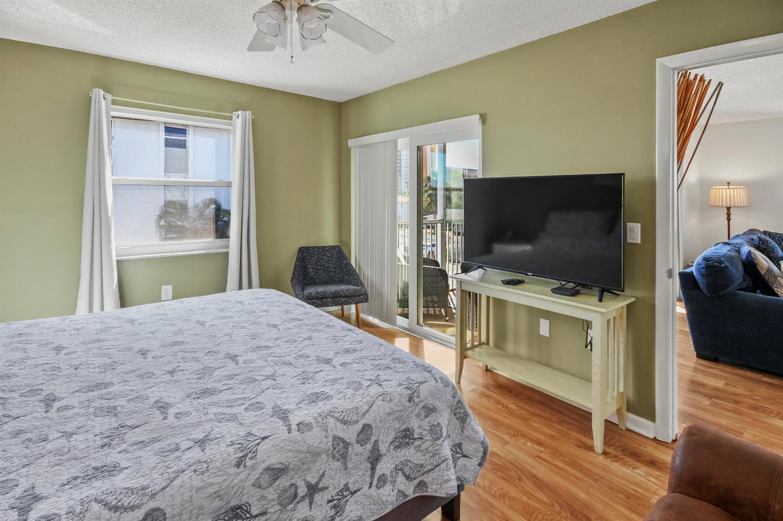 2936 Lake Shore Drive 310 photo 7