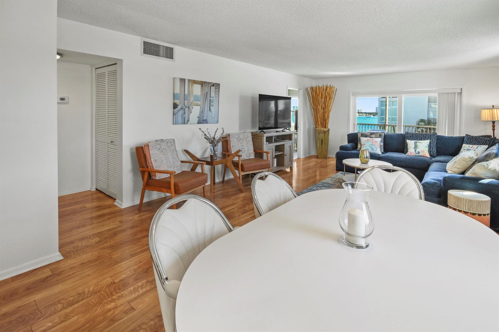 2936 Lake Shore Drive 310 photo 3