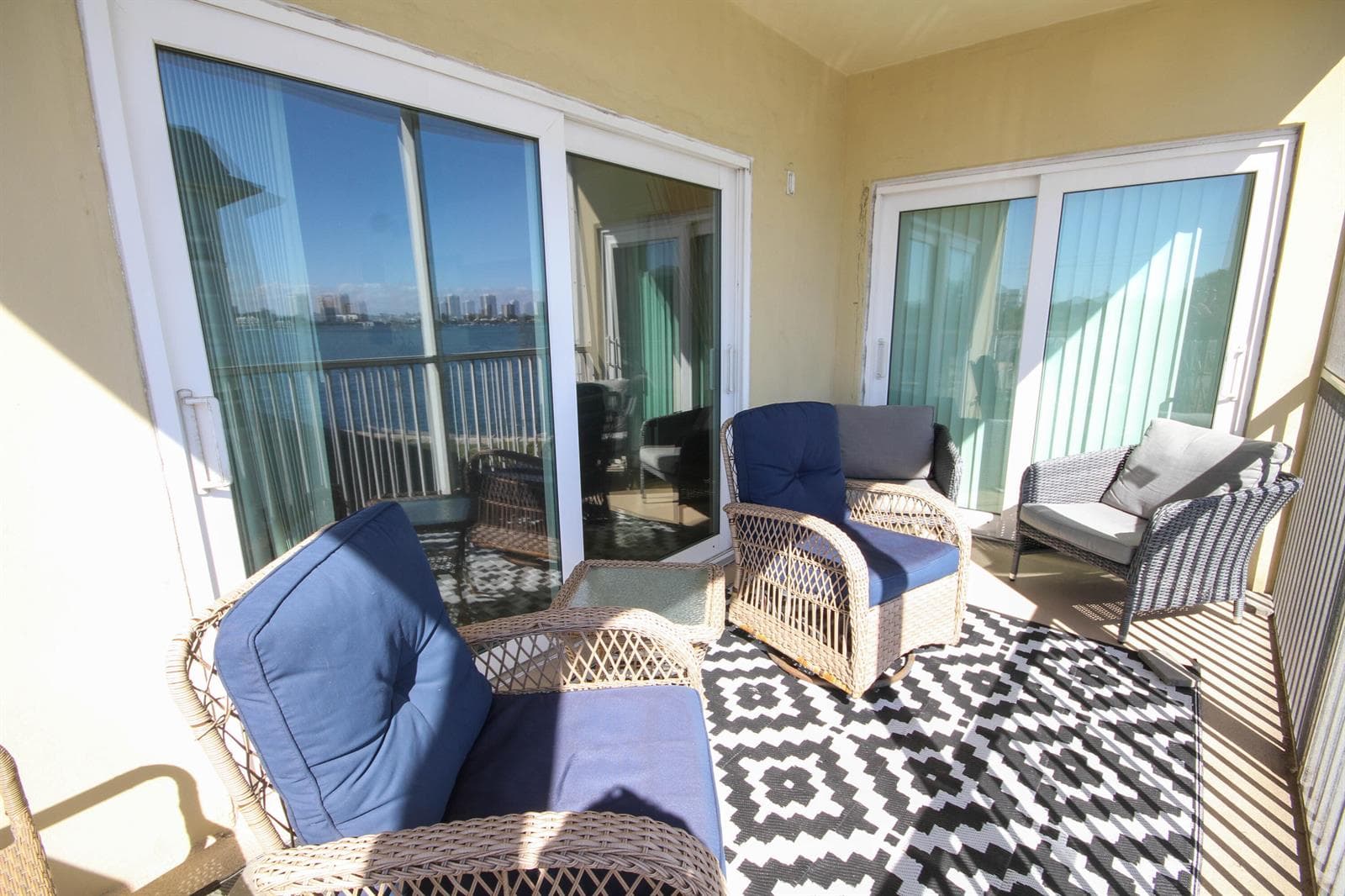 2936 Lake Shore Drive 310 photo 18