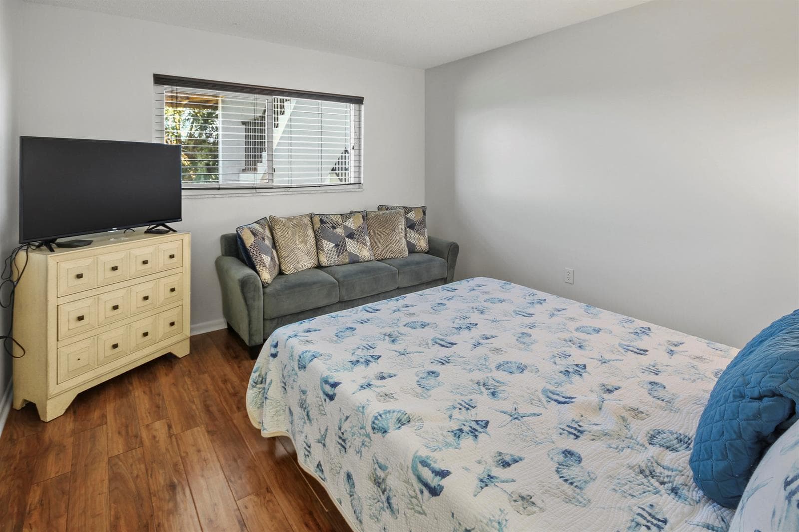 2936 Lake Shore Drive 310 photo 11