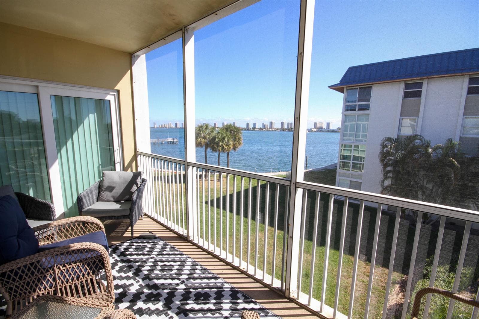 2936 Lake Shore Drive 310 photo 19