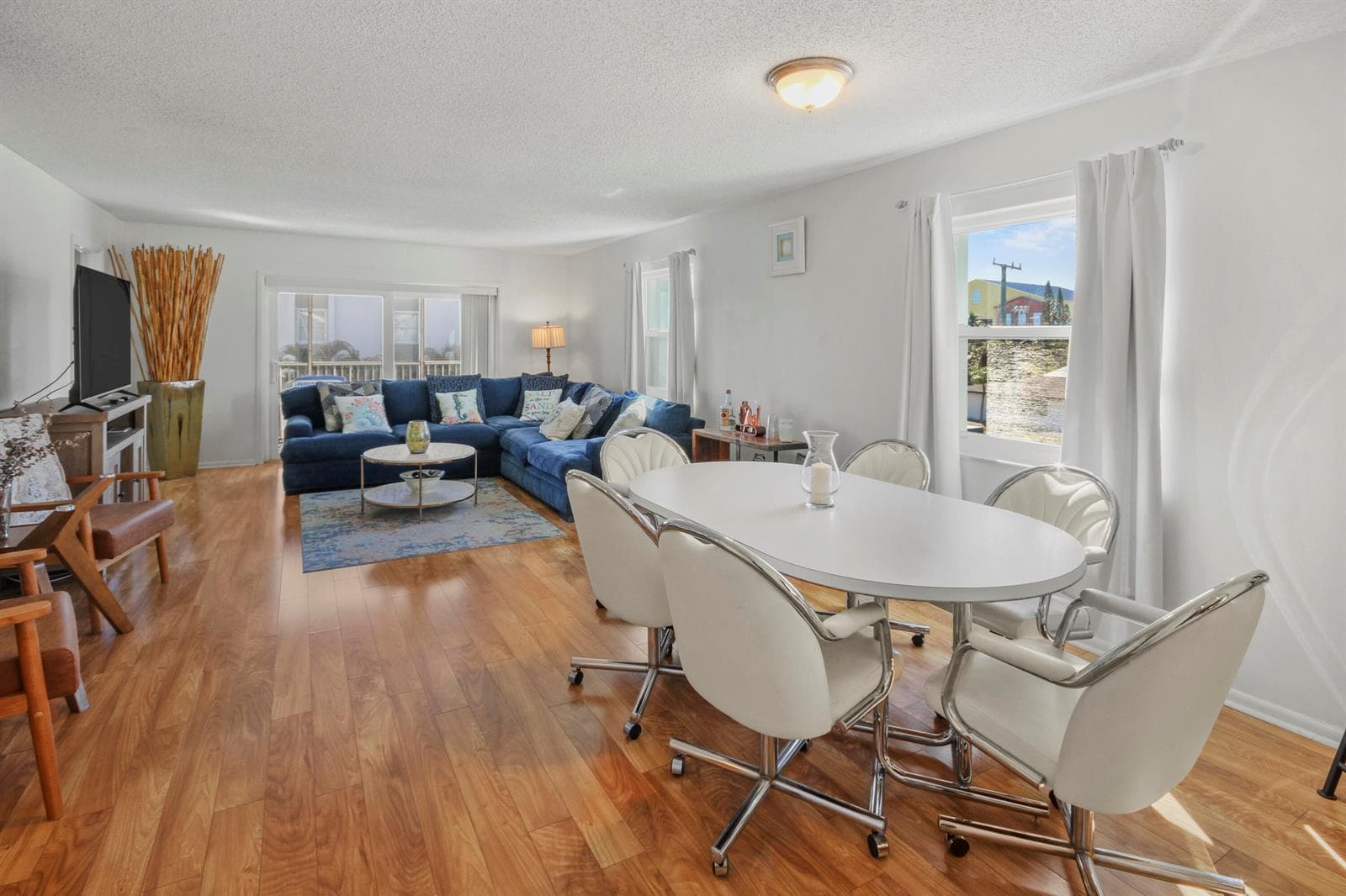 2936 Lake Shore Drive 310 photo 4