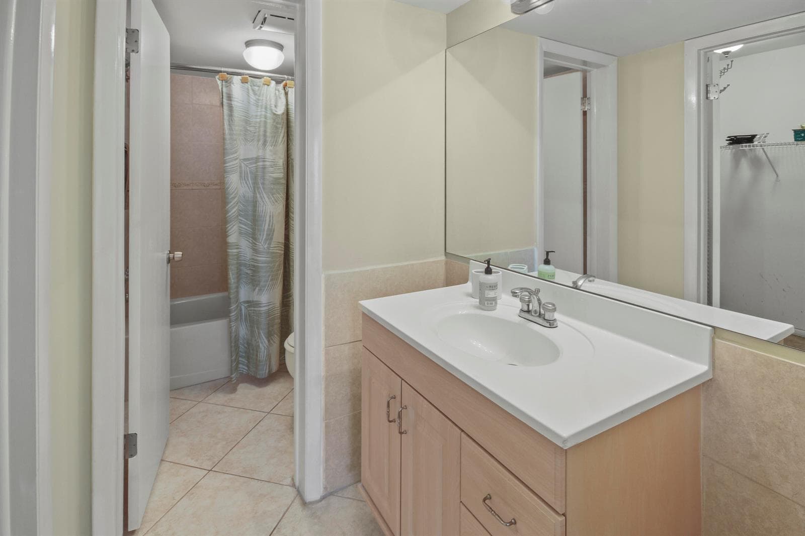 2936 Lake Shore Drive 310 photo 8