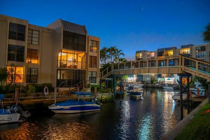 6 Royal Palm Way 310 photo 21
