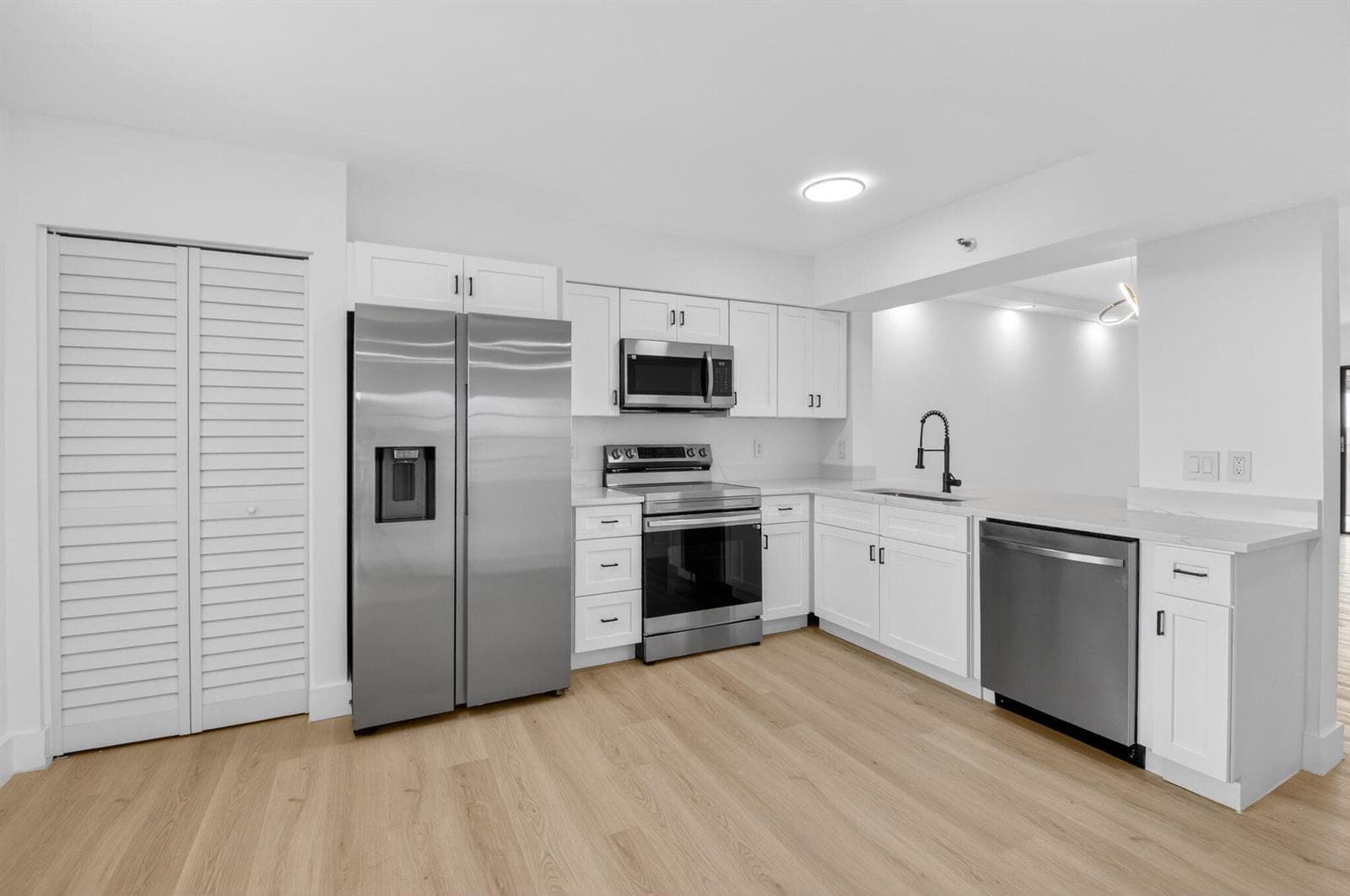 14475 Strathmore Lane 808 photo 2