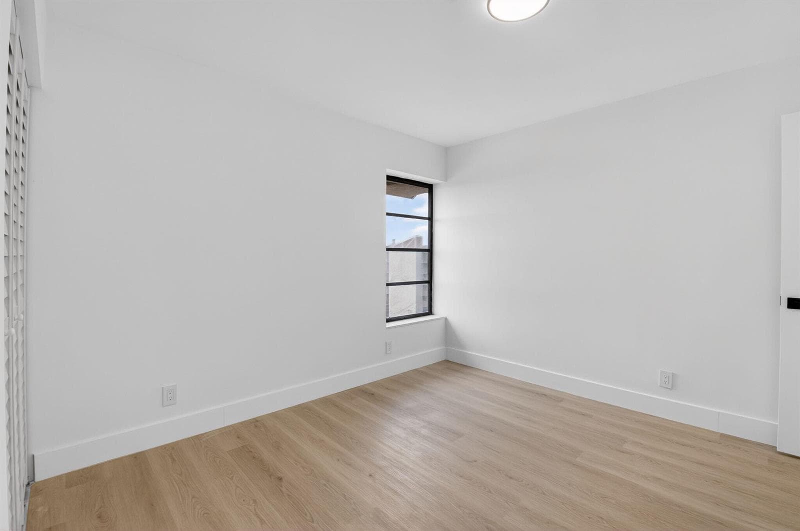 14475 Strathmore Lane 808 photo 20