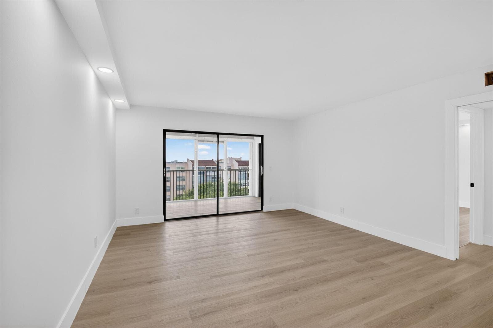 14475 Strathmore Lane 808 photo 10