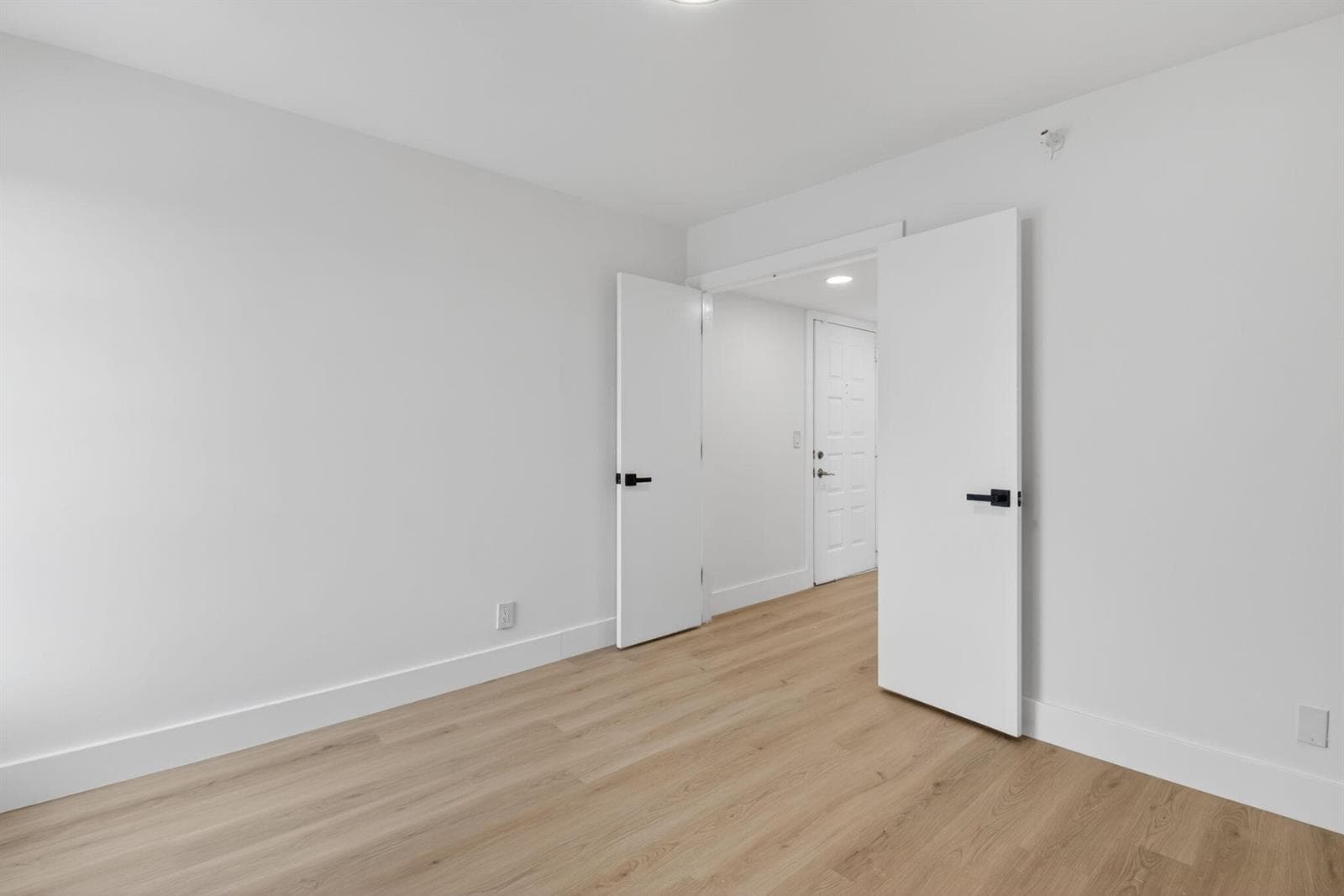 14475 Strathmore Lane 808 photo 19