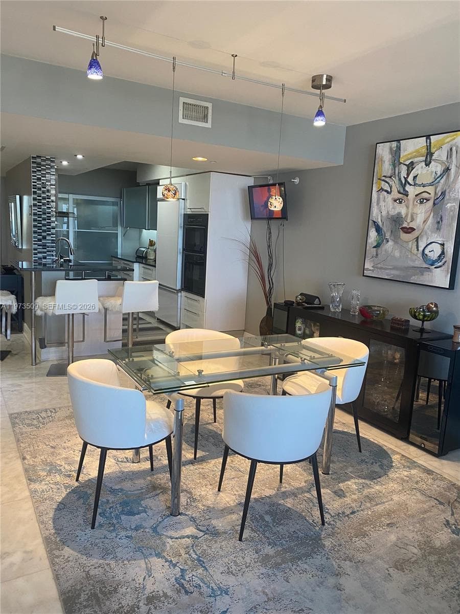 1800 Ocean Dr 1408 photo 5
