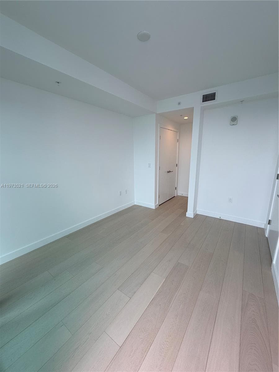 9201 E Bay Harbor Dr 303 photo 14
