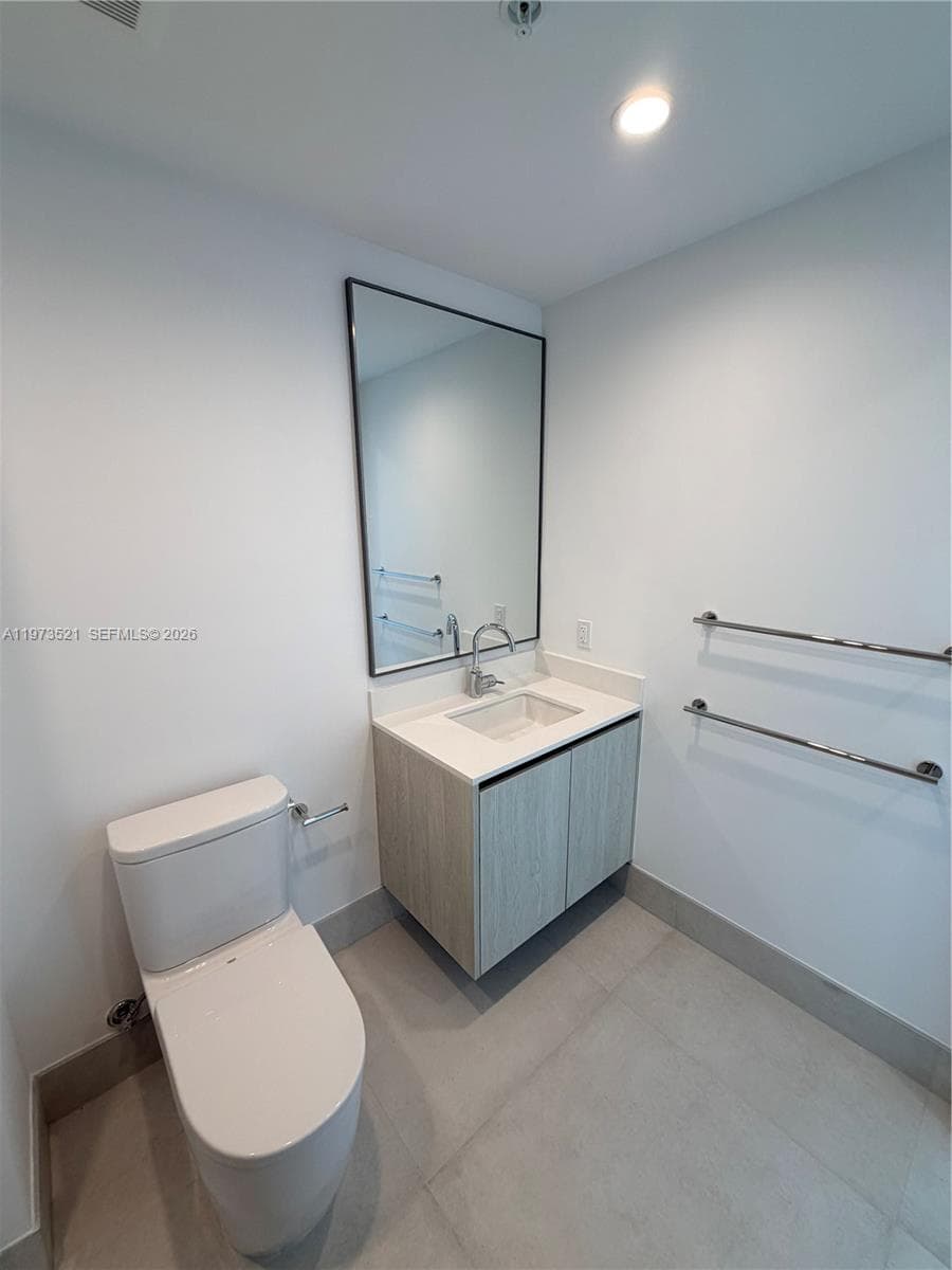 9201 E Bay Harbor Dr 303 photo 15