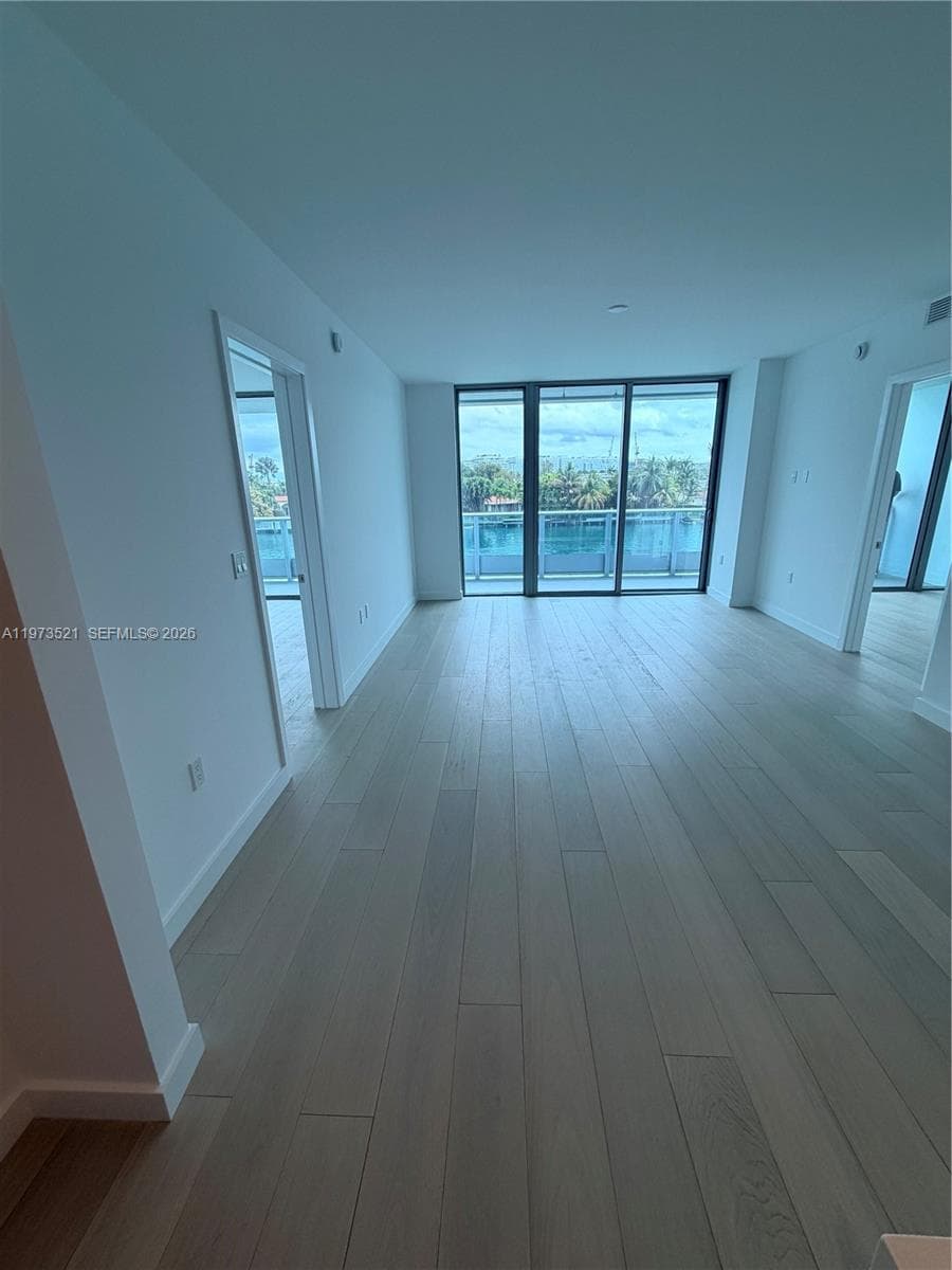 9201 E Bay Harbor Dr 303 photo 8