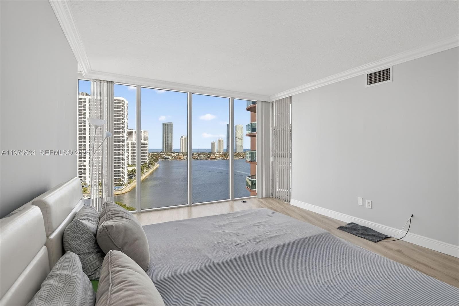 3370 Hidden Bay Dr 1501 photo 17