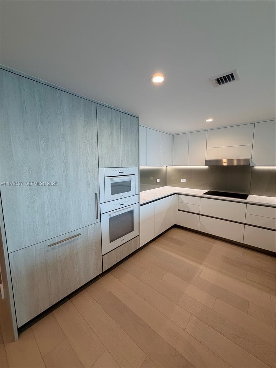 9221 E Bay Harbor Dr 309 photo 6