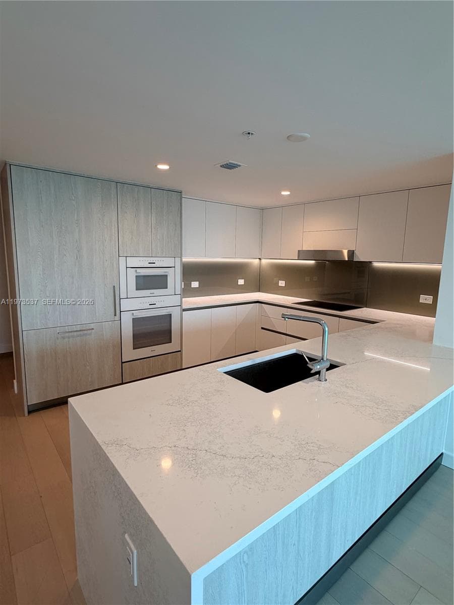 9221 E Bay Harbor Dr 309 photo 13