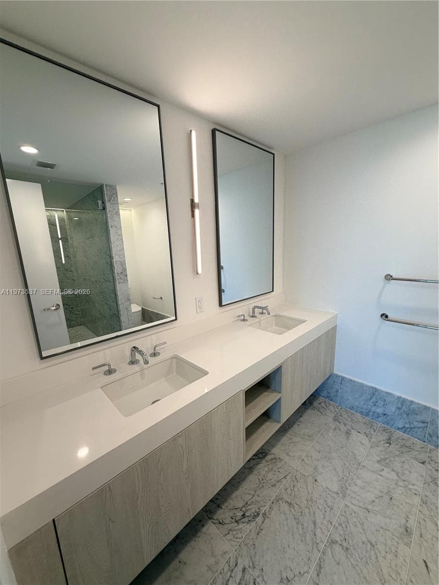 9221 E Bay Harbor Dr 309 photo 16