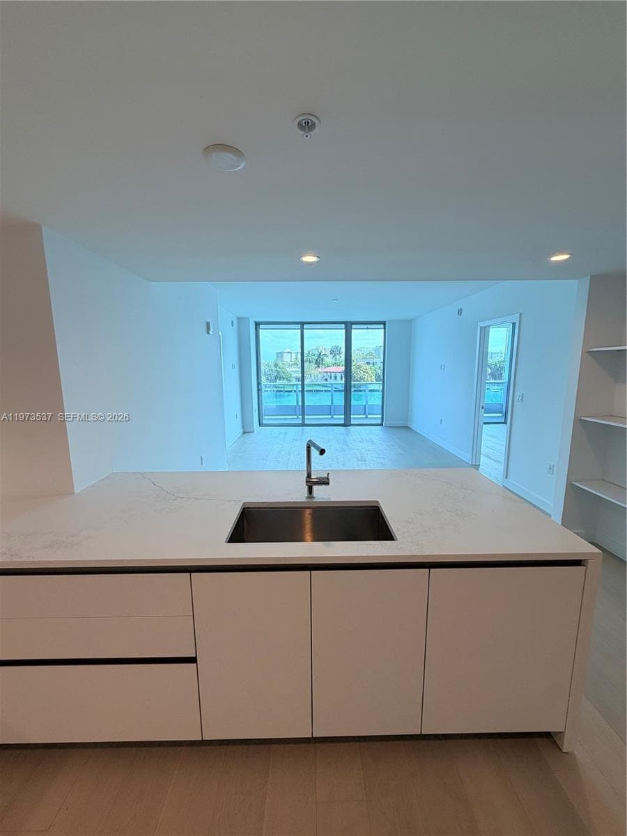 9221 E Bay Harbor Dr 309 photo 12