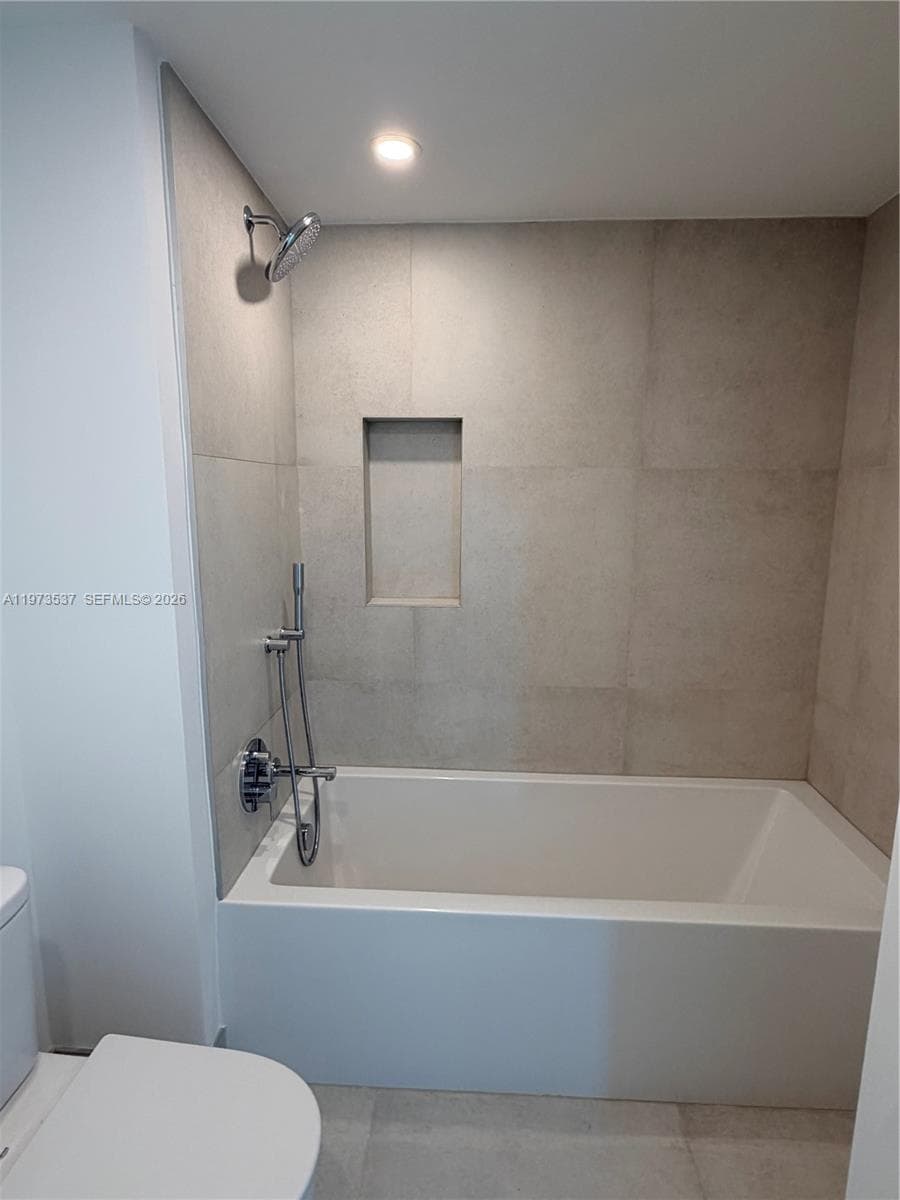 9221 E Bay Harbor Dr 309 photo 22