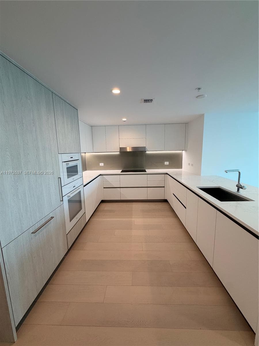 9221 E Bay Harbor Dr 309 photo 7