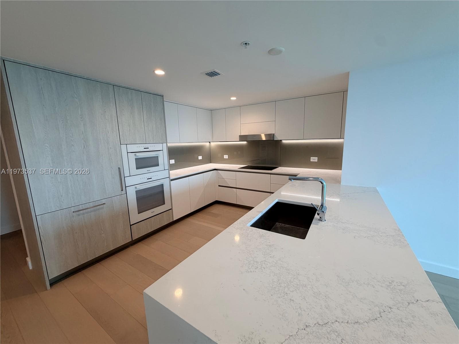 9221 E Bay Harbor Dr 309 photo 5