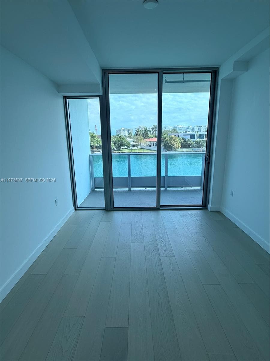 9221 E Bay Harbor Dr 309 photo 20