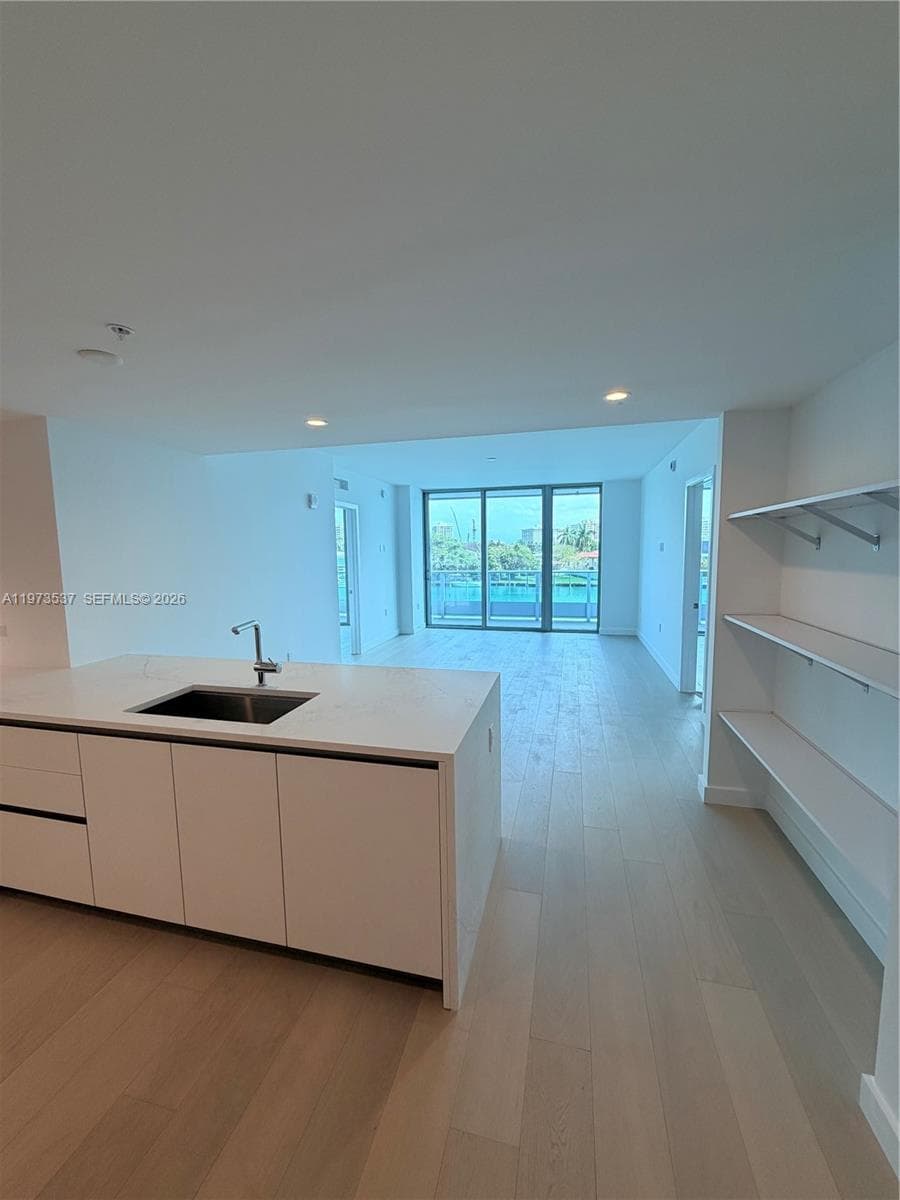 9221 E Bay Harbor Dr 309 photo 9