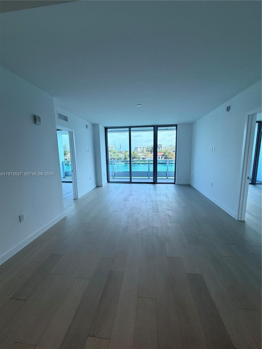 9221 E Bay Harbor Dr 309 photo 8