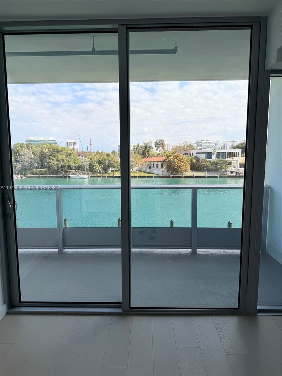 9221 E Bay Harbor Dr 309 photo 21