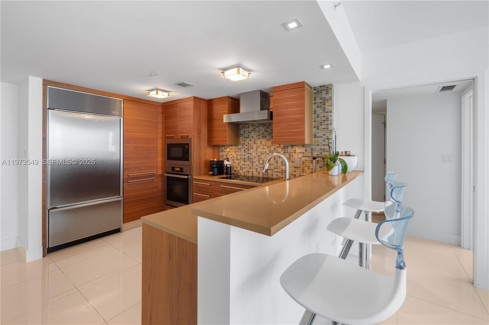 6801 Collins Ave LPH06 Doorlph14 photo 9