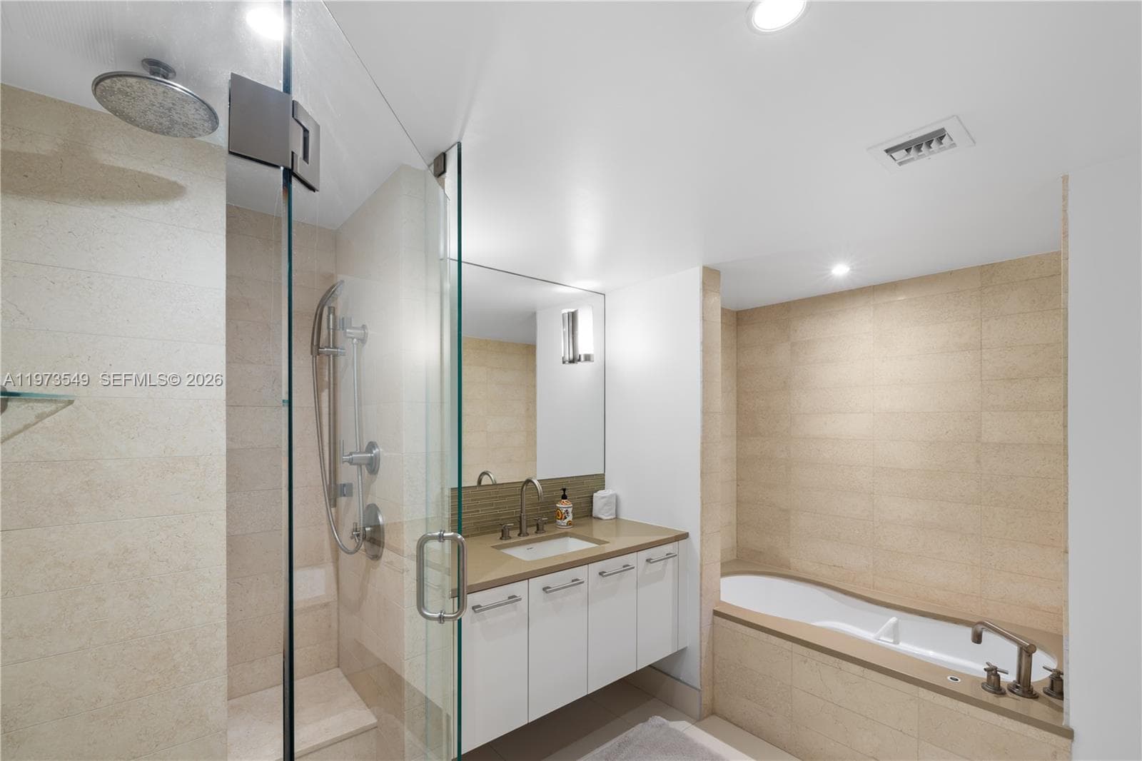 6801 Collins Ave LPH06 Doorlph14 photo 19