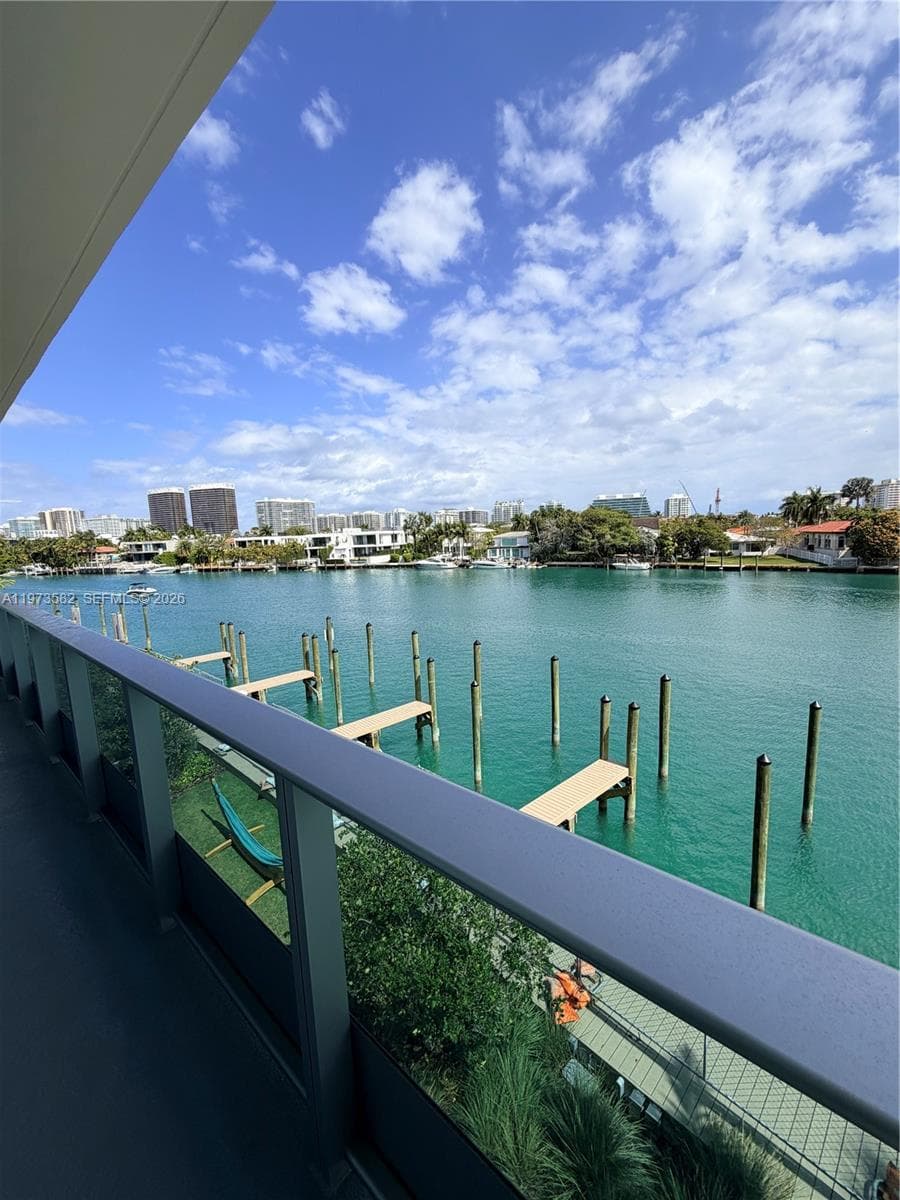 9221 E Bay Harbor Dr 307 photo 6