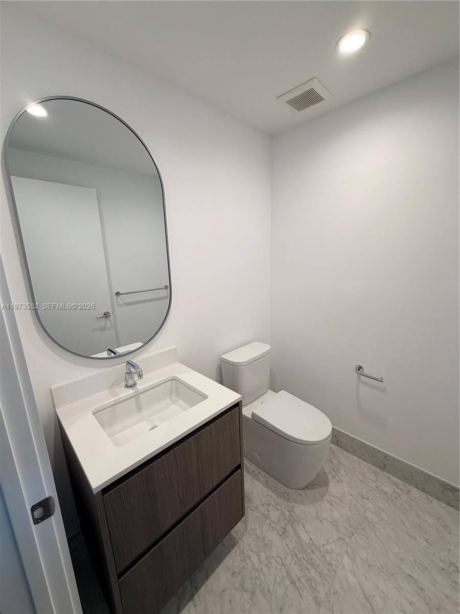 9221 E Bay Harbor Dr 307 photo 13