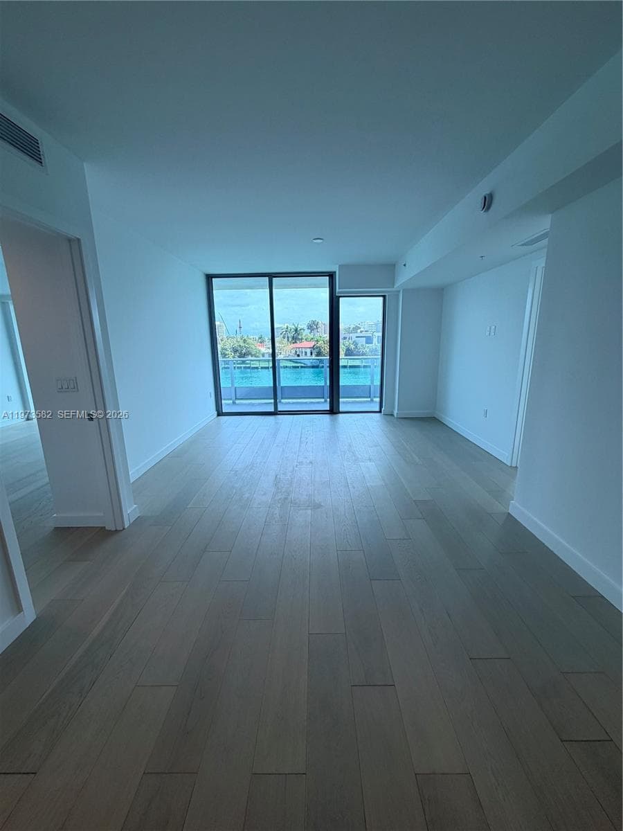 9221 E Bay Harbor Dr 307 photo 7