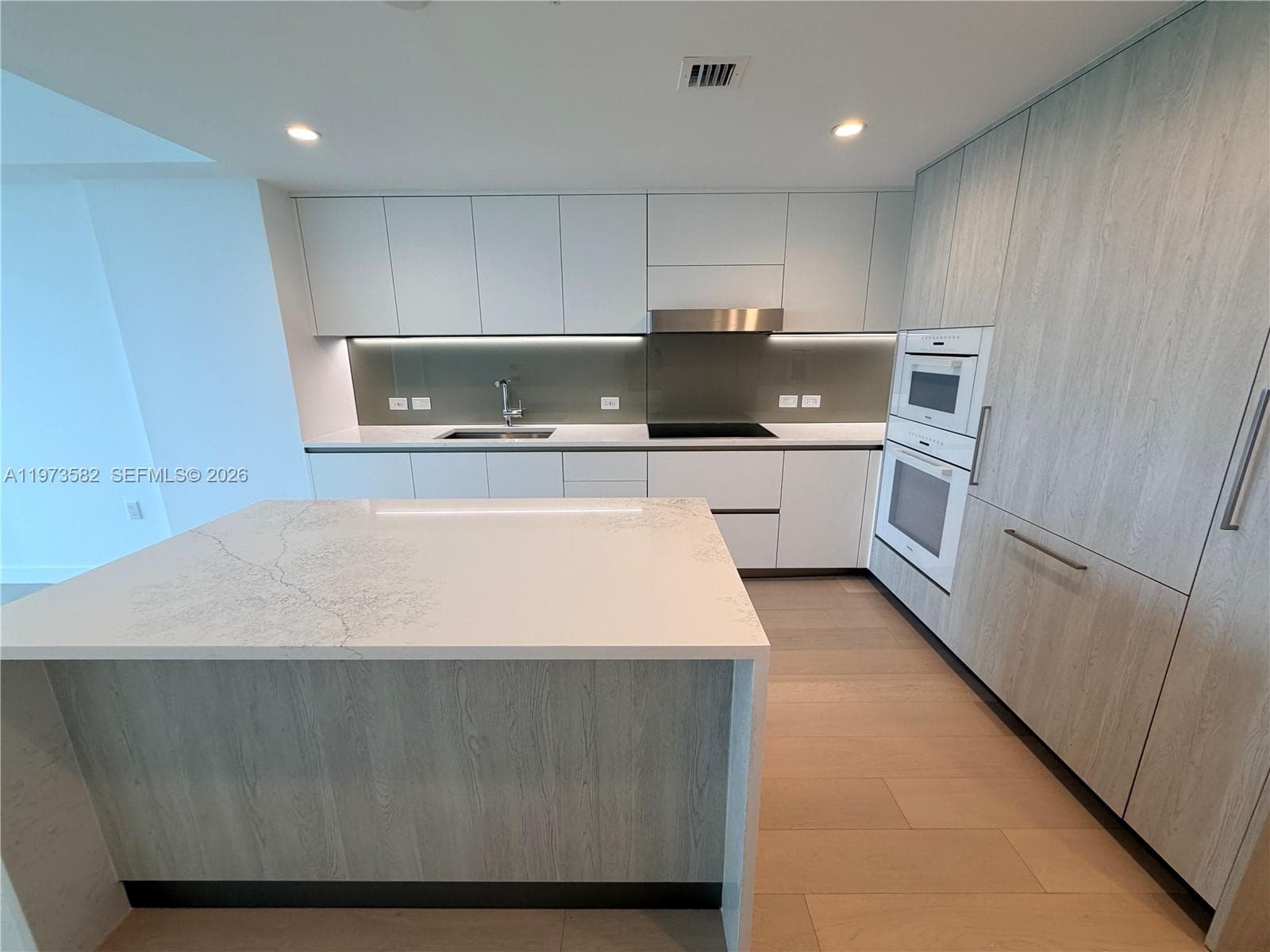 9221 E Bay Harbor Dr 307 photo 10