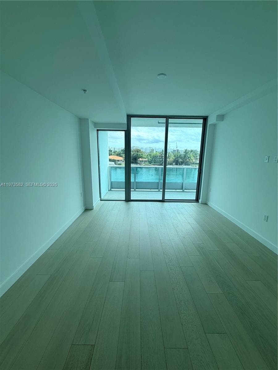 9221 E Bay Harbor Dr 307 photo 14