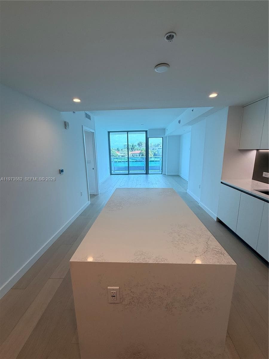 9221 E Bay Harbor Dr 307 photo 8