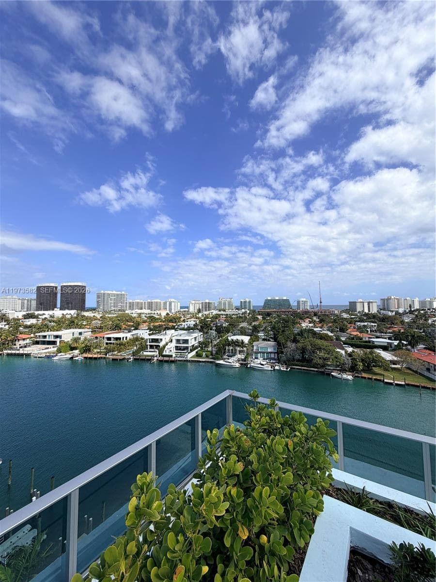 9221 E Bay Harbor Dr 307 photo 25
