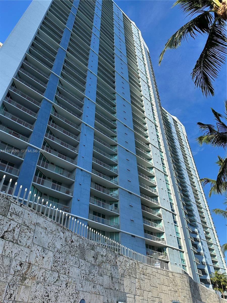 335 S Biscayne Blvd 1002 photo 2