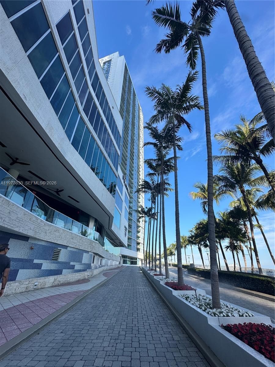 335 S Biscayne Blvd 1002 photo 3
