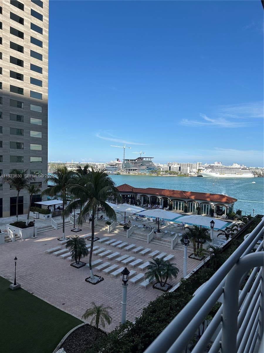 335 S Biscayne Blvd 1002 photo 11