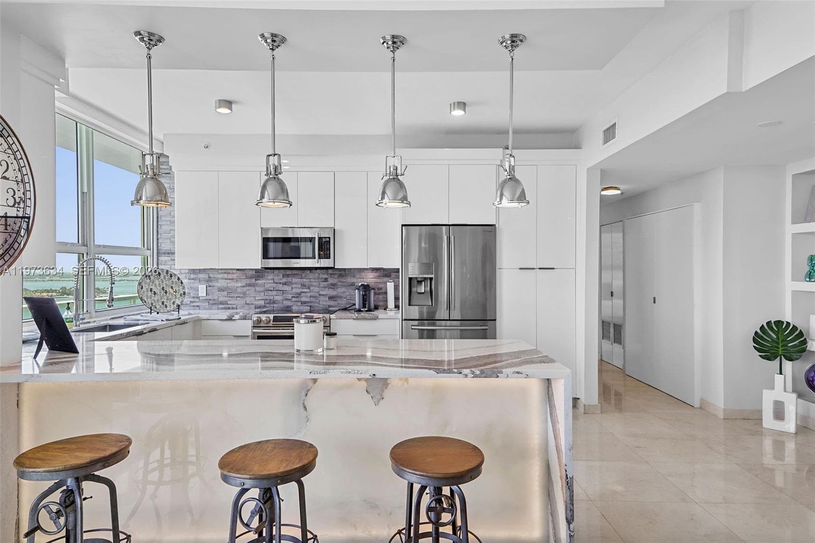 650 West Ave PH09 photo 13