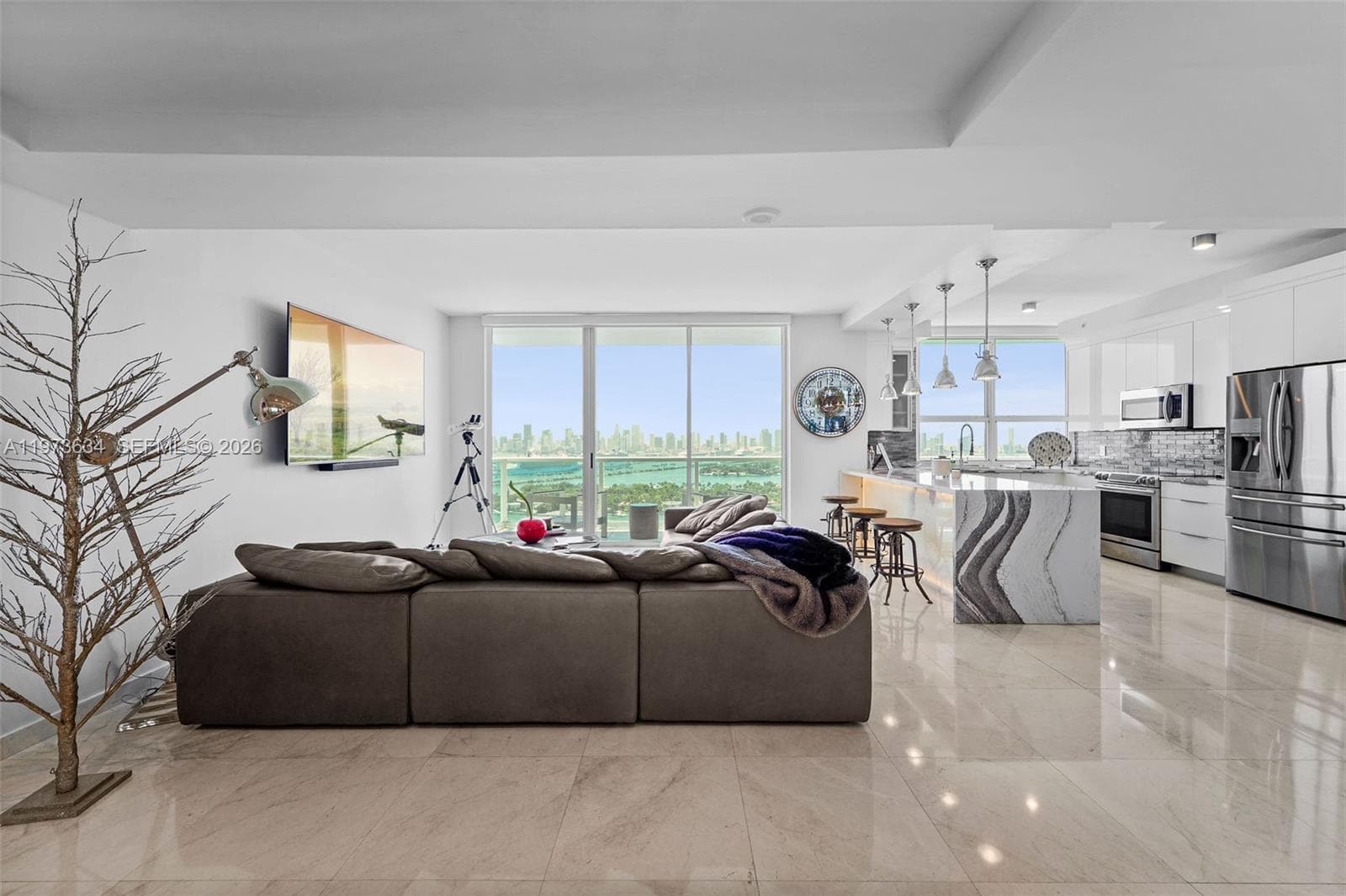 650 West Ave PH09 photo 4