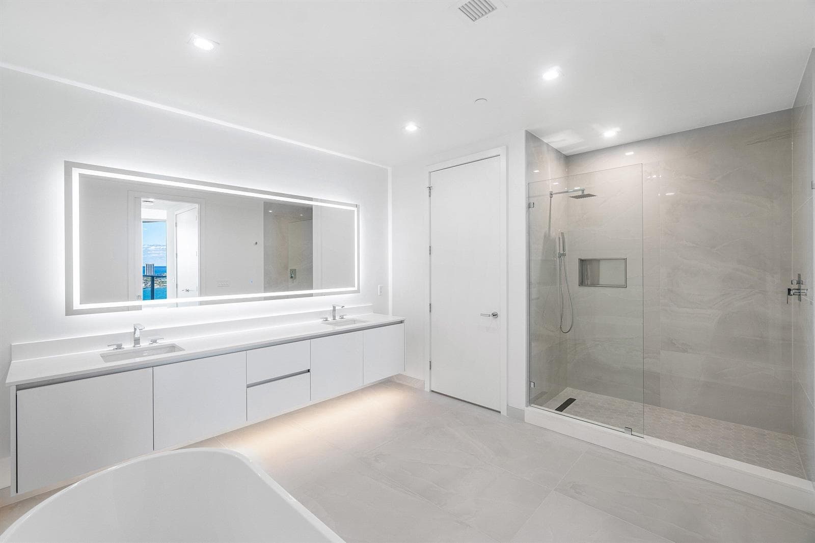 220 Lake Shore Drive 2012 photo 24