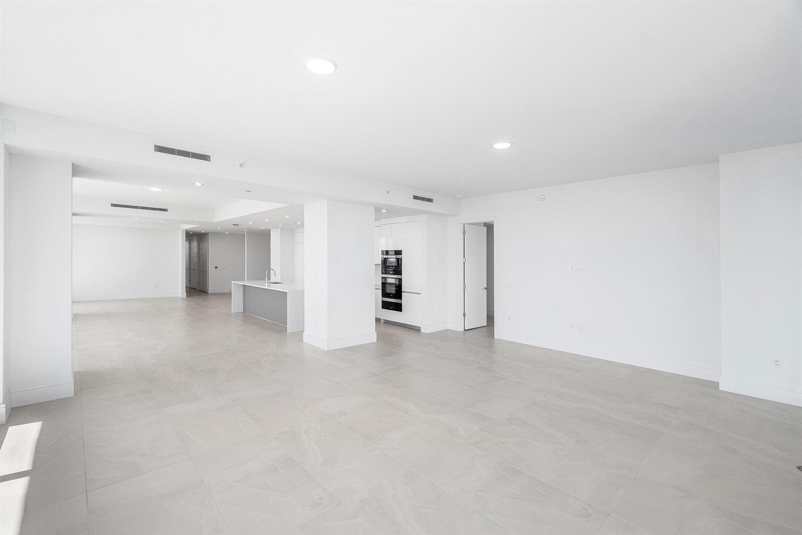 220 Lake Shore Drive 2012 photo 18