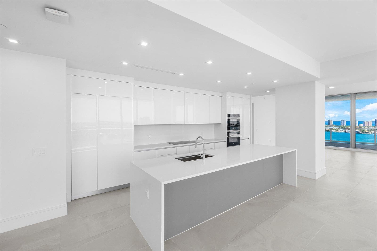 220 Lake Shore Drive 2012 photo 8