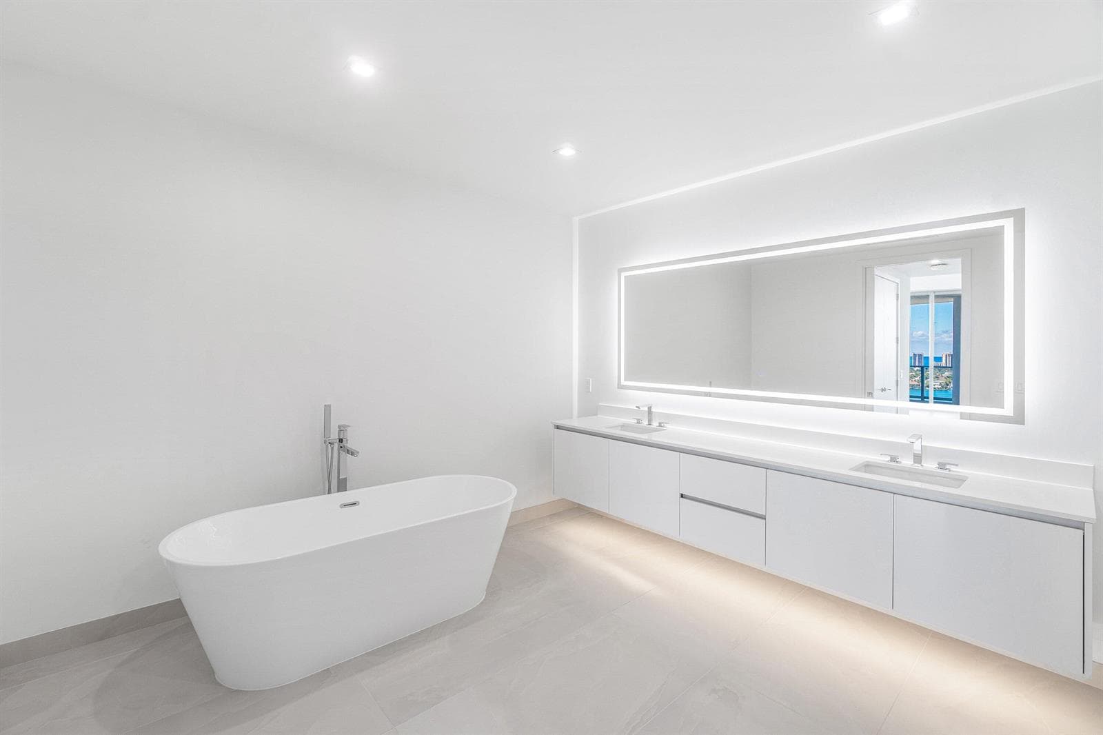 220 Lake Shore Drive 2012 photo 25